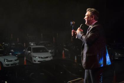 Nito Artaza llevará su autoteatro a un playón de estacionamiento de Mar del Plata