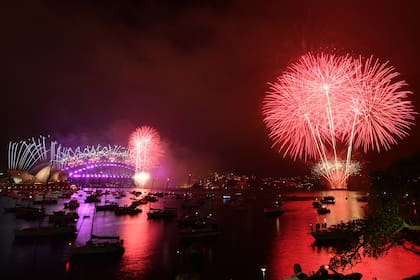 En Australia, los famosos fuegos artificiales de Sídney fueron cancelados y reemplazados por un show de siete minutos