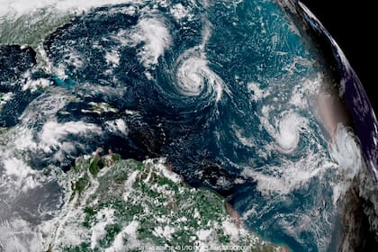 Con su llegada a la costa, el huracán Florence -que llegó a estar en la categoría 4- se debilitó a la categoría 1, aunque sigue siendo muy peligroso