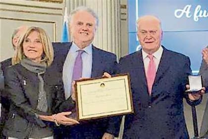 Avelino Porto, al recibir un homenaje en el Salón Dorado de la Legislatura porteña