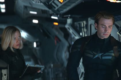 Black Widow (Scarlett Johansson) y Capitán América (Chris Evans)
