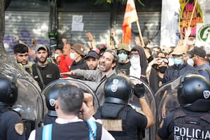Manifestantes cortaron la avenida 9 de Julio en protesta por la reforma laboral