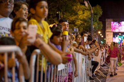 Avenida Avellaneda cruza San Frenando de Este a Oeste. En Carnaval se transforma en un corsódromo que alberga 250.000 personas en tres días.