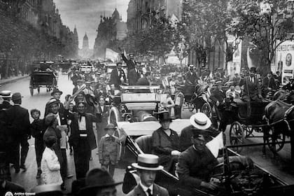 Avenida de Mayo durante los festejos del Centenario