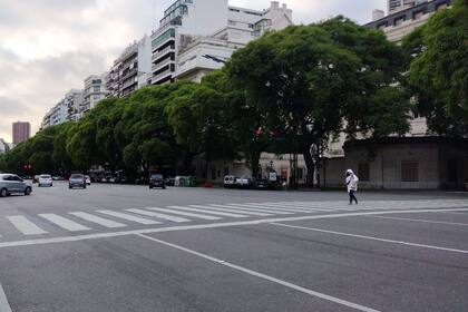 Avenida del Libertador sin tránsito a las 6.15 de la mañana