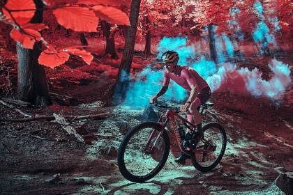 La idea de esta producción denominada "In The Zone", que tiene al video como formato principal, surgió en 2019