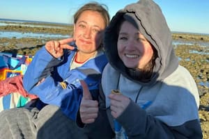 En Florida: dos adolescentes estuvieron 16 horas varadas en el mar y una tabla inflable las salvó