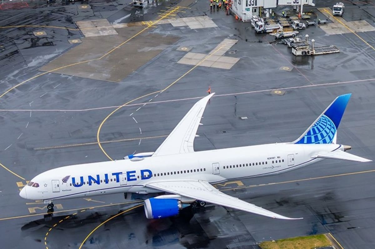 Encuentran un cadáver en el compartimiento de un neumático de un avión de United Airlines