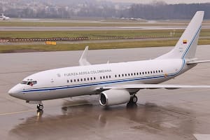 Un inesperado revés dejó varado al avión presidencial de Petro en plena gira y reavivó el choque con EE.UU.