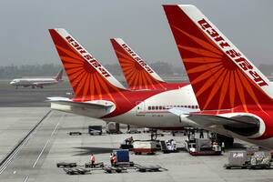 Aviones de Air India en el Aeropuerto Internacional Indira Gandhi, en Nueva Delhi, India (AP Foto/Kevin Frayer, Archivo)