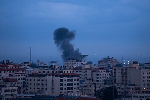 Israel bombardea Gaza, tras un ataque con proyectiles