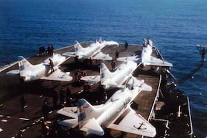 Por los costos de mantenimiento desprogramarán los aviones A4-AR, que casi ya no operaban