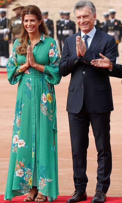 Awada, con las sandalias que luego se quitó para recorrer la alfombra