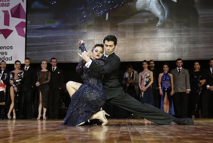 Axel Aarakaki y Agostina Tarchini, campeones del Mundial de Tango