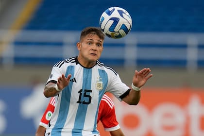 Axel Encinas fue una de las sorpresas en el equipo titular de la selección argentina, ante Perú