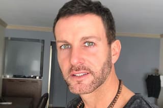 Axel le dio la bienvenida a su cuarto hijo con un sugestivo mensaje