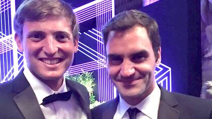 Axel Geller y Roger Federer en la cena de los campeones de Wimbledon