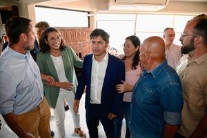 Axel Kicillof, al llegar al hotel de Villa Gesell en el que se reúne con 40 intendentes. Foto: Marcelo Manera/Enviado Especial