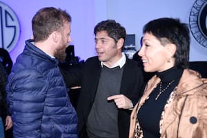 Axel Kicillof con los intendentes Federico Otermin y Mayra Mendoza, que responden al liderazgo de Cristina Kirchner