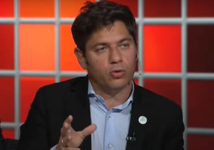 Axel Kicillof durante la entrevista con Carlos Pagni en LN+