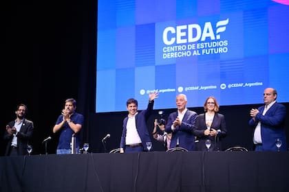 Axel Kicillof en la presentación del Centro de Estudios Derecho al Futuro en el Teatro Coliseo Podestá de La Plata