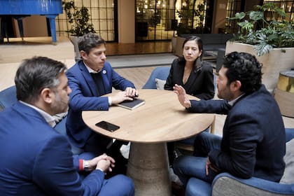 Axel Kicillof en México con Carlos Bianco y el secretario de Previsión y Trabajo de ese país Marath Bolaños