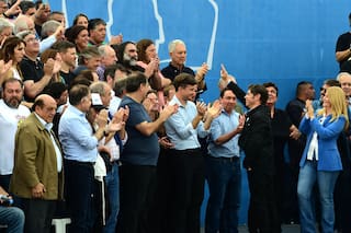 Gremios, intendentes, micros y liturgia peronista para impulsar una nueva jefatura