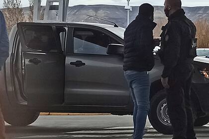 Axel Kicillof evitó el ingreso público durante su paso por el aeropuerto de El Calafate