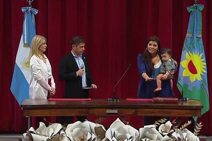 Axel Kicillof le toma juramento a Daniela Vilar