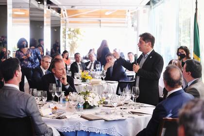 Axel Kicillof se reunió con empresarios en San Pablo