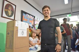 Nuevos votantes. Kicillof elevó casi un 25% el padrón de extranjeros