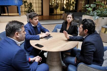 Axel Kicillof y Carlos Bianco se reunieron con el secretario de Previsión y Prabajo de México, Marath Bolaños.