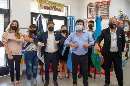El intendente de La Matanza, Fernando Espinoza, junto al gobernador Axel Kicillof en La Matanza.