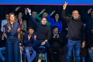 Axel Kicillof y Julio Alak en el lanzamiento de la Lista 2 de Unión por la Patria, en La Plata