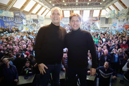 Axel Kicillof y Julio Alak en el lanzamiento de la Lista 2 de Unión por la Patria, en La Plata