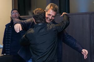 Axel Kicillof y Sergio Massa en el bunker peronista en La Plata, la noche del 7 de septiembre