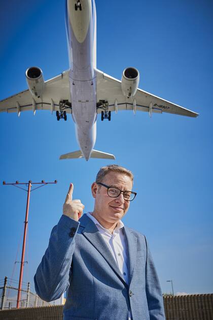 Axel vuela alto: en medio de la pandemia produjo Stagged, una serie para la BBC