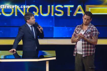 Axel y su perro Pindonga lograron pasar el desafío de la noche