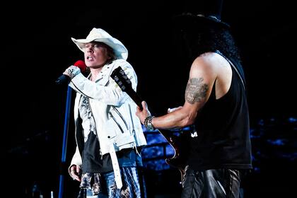 Axl Rose y Slash en la primera de las dos fechas que dieron en River Plate