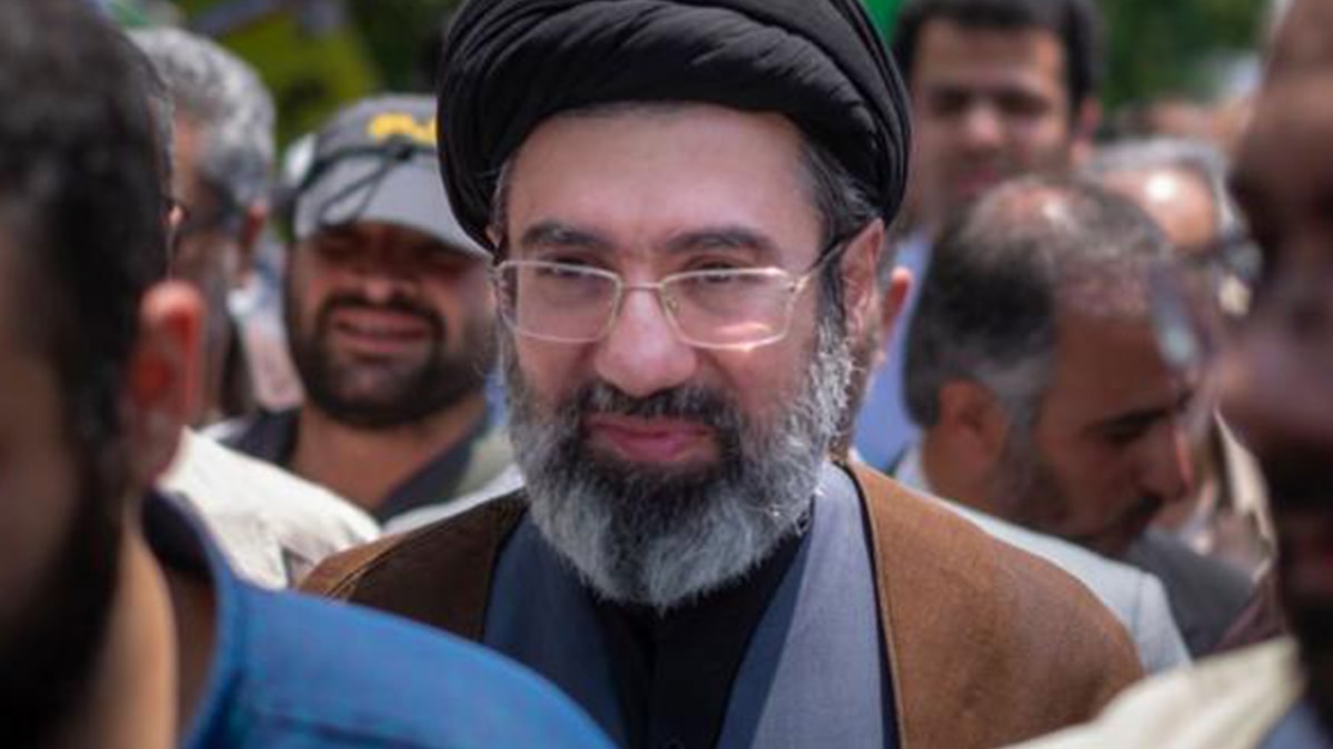 La prensa reporta que el hijo de Khamenei fue elegido líder supremo de Irán