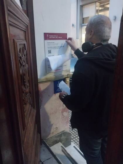 Ayer al anochecer, quitaron la cartelería del ex Museo del Traje