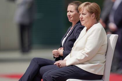 Ayer, el cuerpo de Merkel tembló visiblemente durante un acto