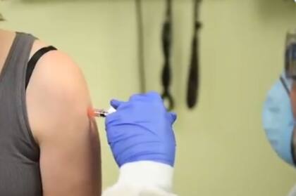 Ayer fue la primera dosis de la vacuna, que tendrá un segundo y último refuerzo en un mes