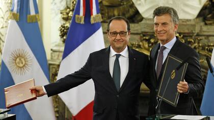 Ayer, Hollande firmó acuerdos bilaterales con Macri