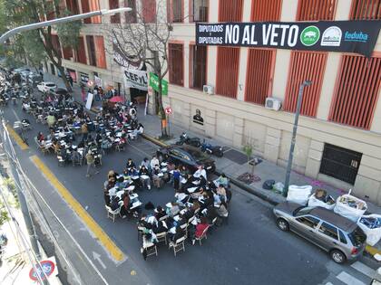 Ayer hubo clases públicas en la Facultad de Filosofía y Letras de la UBA