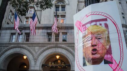 Ayer hubo protestas en el hotel de Trump en Washington