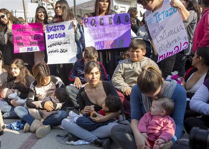 Ayer, la plazoleta del Mástil desbordó de manifestantes