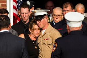 Ayer Michael Haub, bombero, fue por fin identificado y enterrado