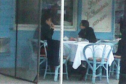 Ayer, Mike y Mónica se dejaron ver en un restó de Palermo