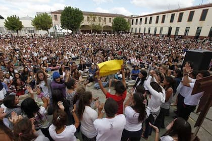 Postal de Pascua Joven antes de la pandemia